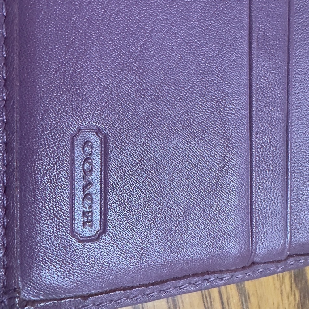 Coach Lavender Leather Wallet with brown Buckle PLEASE SEE ALL PICS FOR FLOWS. - Picture 2 of 10